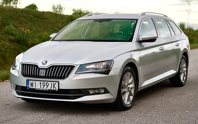 Skoda Superb cena 59900 przebieg: 240800, rok produkcji 2019 z Płock małe 781